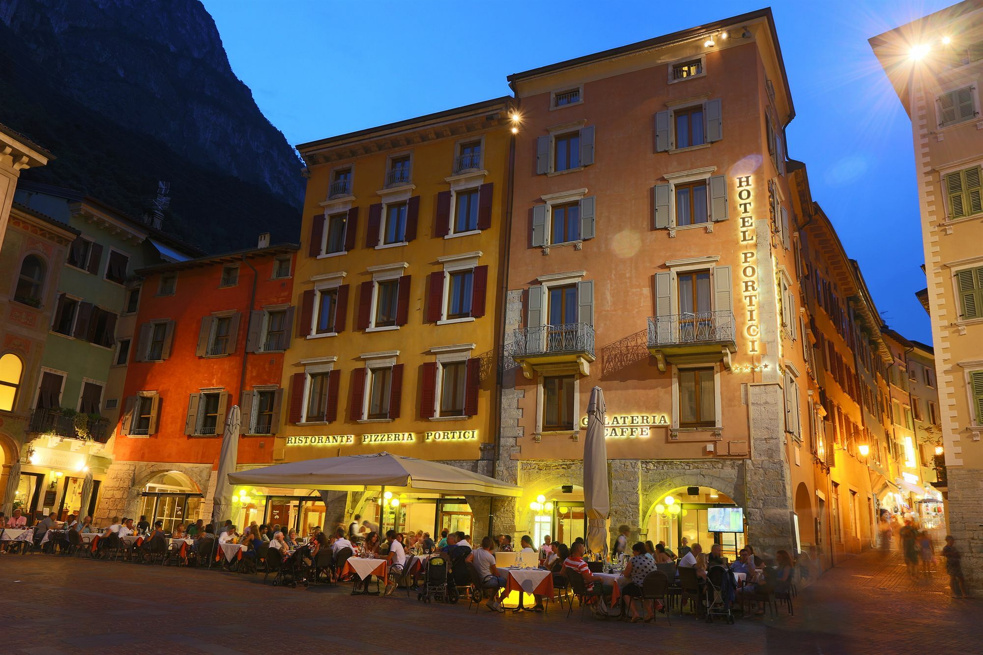 Hotel Portici - Romantik & Wellness Riva del Garda Extérieur photo